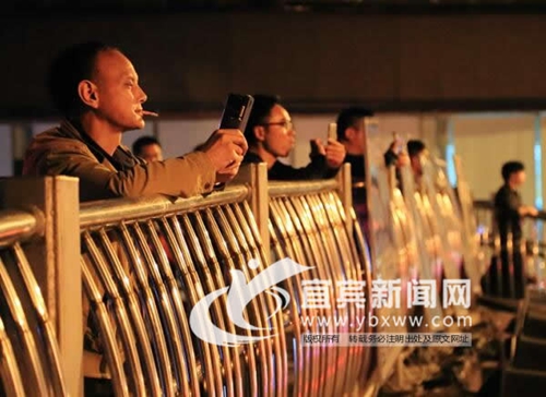 宜宾南门大桥今日凌晨正式封闭施工(图3) 宜宾南门大桥今日凌晨正式封闭施工(图3)