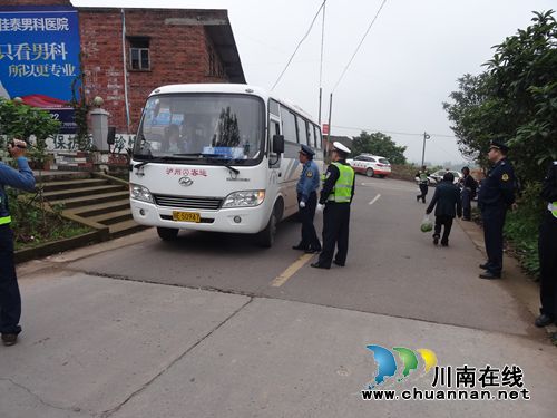 泸县潮河:“五级联动”加强道路交通安全监管(图1) 泸县潮河:“五级联动”加强道路交通安全监管(图1)