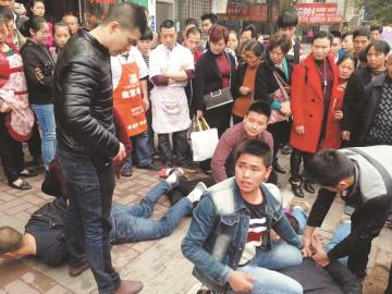两男子主动戴“绿帽”&nbsp;让妻色诱借机盗窃(图1)