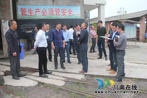 泸县副县长杜作文检查喻寺镇安全生产工作(图3) 泸县副县长杜作文检查喻寺镇安全生产工作(图3)