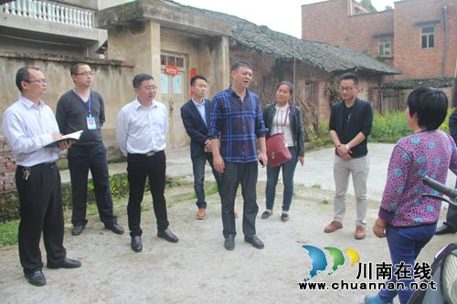 泸县副县长杜作文检查喻寺镇安全生产工作(图2) 泸县副县长杜作文检查喻寺镇安全生产工作(图2)