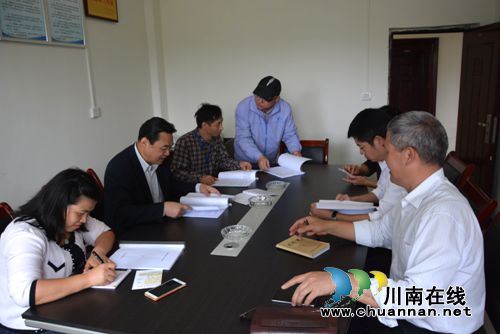 泸州市安监局到合江临港园区开展节前安全检查(图1) 泸州市安监局到合江临港园区开展节前安全检查(图1)