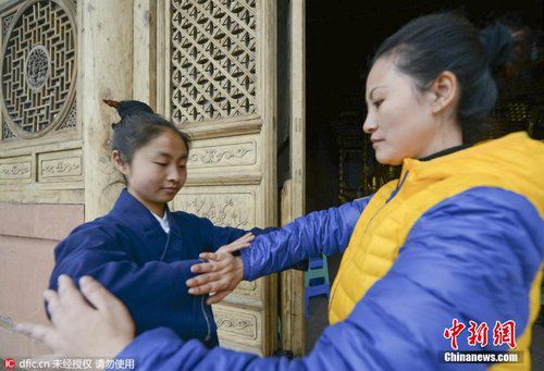 女大学生出家 成泸州唯一全真教龙门派90后道长(图4) 女大学生出家 成泸州唯一全真教龙门派90后道长(图4)