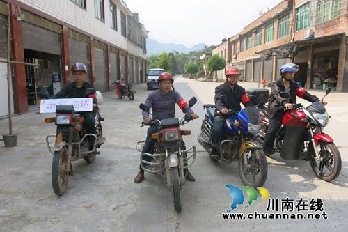 合江榕右:派出所组建摩托车巡逻队“镇”盗贼(图3) 合江榕右:派出所组建摩托车巡逻队“镇”盗贼(图3)