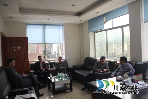 泸州市工商联调研石桥镇基层工作(图1) 泸州市工商联调研石桥镇基层工作(图1)