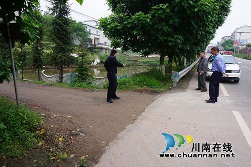 泸县福集开展道路交通安全隐患排查整治工作(图1) 泸县福集开展道路交通安全隐患排查整治工作(图1)