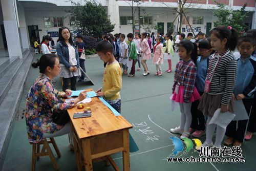 泸州十八中新颖办学:“游园测试”取代试卷(图2) 泸州十八中新颖办学:“游园测试”取代试卷(图2)