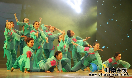 “五一”文艺汇演 唱出泸州劳动者的创新风采(图8) “五一”文艺汇演 唱出泸州劳动者的创新风采(图8)