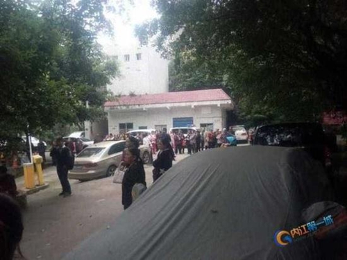 内江18岁少女小区内被杀 前男友投案自首(图1) 内江18岁少女小区内被杀 前男友投案自首(图1)