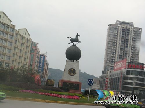 泸州“马踏飞燕” 明日凌晨“撤离”沱二桥(图1) 泸州“马踏飞燕” 明日凌晨“撤离”沱二桥(图1)