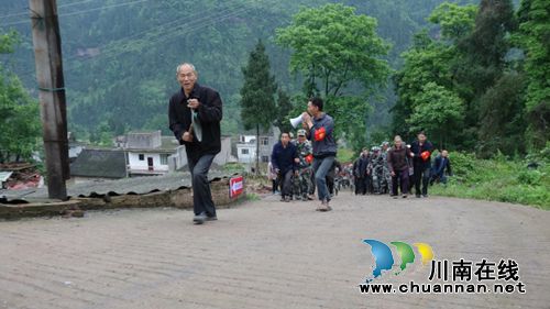 古蔺县组织开展2016年度地质灾害应急演练(图2) 古蔺县组织开展2016年度地质灾害应急演练(图2)