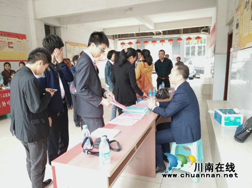 “五一”文化大餐走进合江临港园区(图2) “五一”文化大餐走进合江临港园区(图2)