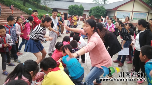 龙车鼓楼山小学：趣味运动会让学生收获快乐(图1)