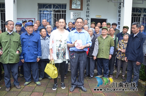 损款2万！泸县太伏众邦制药公司到敬老院献爱心(图1)