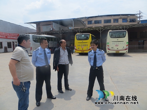宜宾县交管大队深入运输企业开展节前安检(图2)