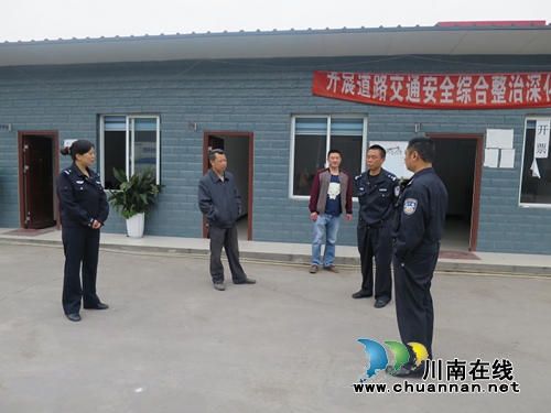 宜宾县交管大队深入运输企业开展节前安检(图4)