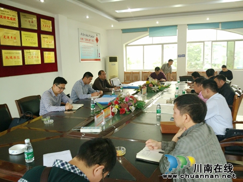 泸县县委常委、常务副县长肖刚到石桥镇检查煤矿安全工作(图1)