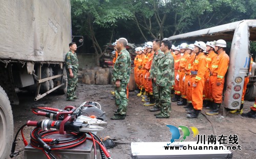 “车辆破拆救援”训练提升泸县应急救援能力(图1)