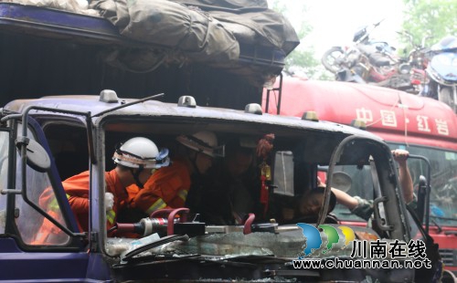 “车辆破拆救援”训练提升泸县应急救援能力(图2)