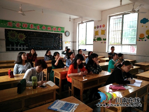 叙永水尾中心校:新教师苦练“三笔字”基本功(图1) 叙永水尾中心校:新教师苦练“三笔字”基本功(图1)