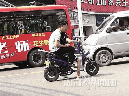 内江改拼装“两轮”满街飙车&nbsp;交警称要严打(图1)