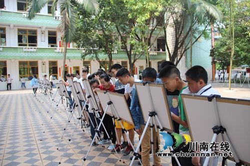 叙永二中:抓好书法特色教育 打造学校“名片”(图2) 叙永二中:抓好书法特色教育 打造学校“名片”(图2)