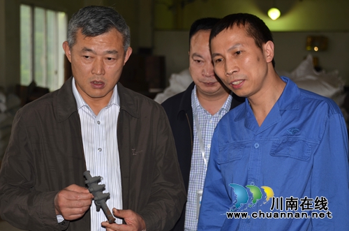 泸州市委常委、市总工会主席刘云慰问劳模代表(图1) 泸州市委常委、市总工会主席刘云慰问劳模代表(图1)