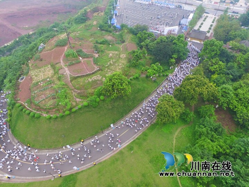 张坝7公里迷你跑 上千跑友赛出沸腾的青春(图1) 张坝7公里迷你跑 上千跑友赛出沸腾的青春(图1)