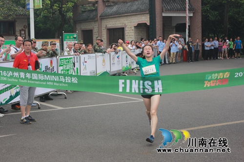 张坝7公里迷你跑 上千跑友赛出沸腾的青春(图4) 张坝7公里迷你跑 上千跑友赛出沸腾的青春(图4)