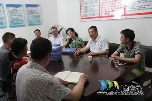 泸州市扶贫移民局到云龙镇调研扶贫工作(图2) 泸州市扶贫移民局到云龙镇调研扶贫工作(图2)