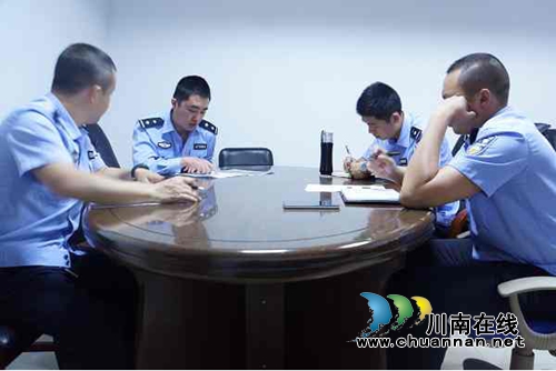 泸县公安刑事技术室积极备战全省指纹大会战(图1) 泸县公安刑事技术室积极备战全省指纹大会战(图1)