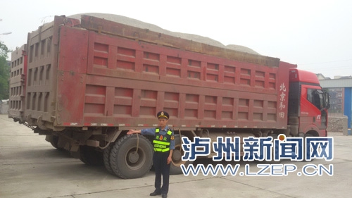 总重超过100吨！泸州查获“巨无霸”超限货车(图1)