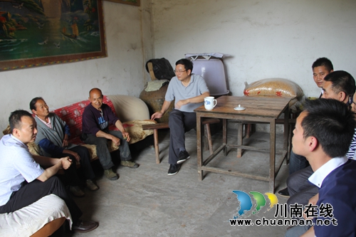 叙永县委书记调研水尾镇“三深入、三到位”活动(图4) 叙永县委书记调研水尾镇“三深入、三到位”活动(图4)