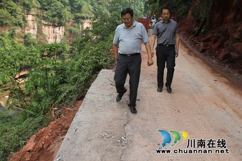 叙永县委书记调研水尾镇“三深入、三到位”活动(图1) 叙永县委书记调研水尾镇“三深入、三到位”活动(图1)