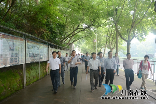 泸州市人大调研泸县一中教育精准扶贫工作(图2)