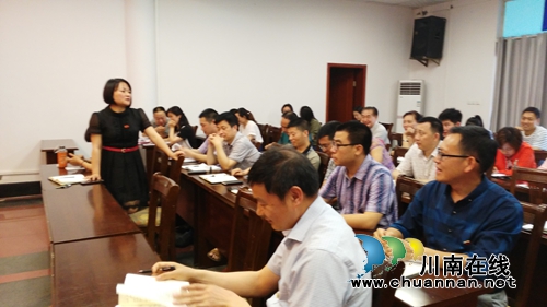 泸县财政局:“两个重温”坚定党员意志(图2) 泸县财政局:“两个重温”坚定党员意志(图2)