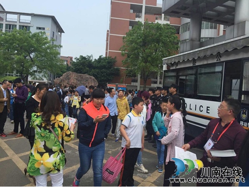 泸县巡防圆满完成泸县二中“5.1”招考安保任务(图1) 泸县巡防圆满完成泸县二中“5.1”招考安保任务(图1)