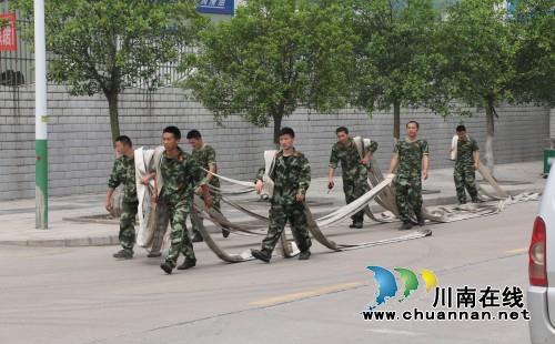 泸县开展消防车和手台泵远距离供水测试(图2)