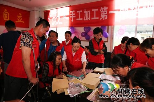 泸州残疾人陈西达：开办“手工班”助残学艺(图1)