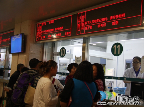 配药只需10秒!川南首家“智能药房”落户泸州(图8) 配药只需10秒!川南首家“智能药房”落户泸州(图8)