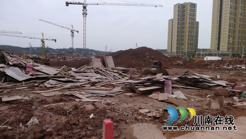 泸州张坝景区：突击在建工地保安全(图1)