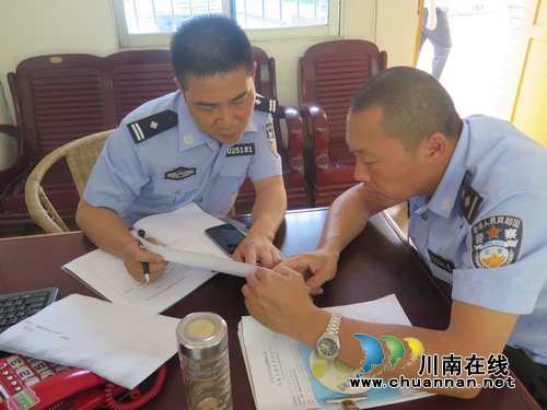 泸县交警:督导交通安全 保障道路畅通(图1) 泸县交警:督导交通安全 保障道路畅通(图1)