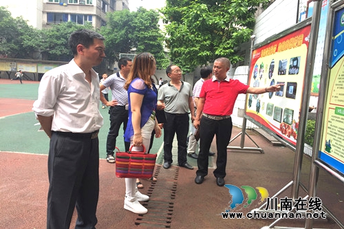 合江县开展依法治校示范校检查验收(图2) 合江县开展依法治校示范校检查验收(图2)
