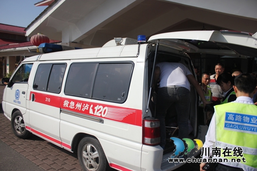 泸州：孕妇遇车祸受惊&nbsp;高速交警警车开道送医(图2)