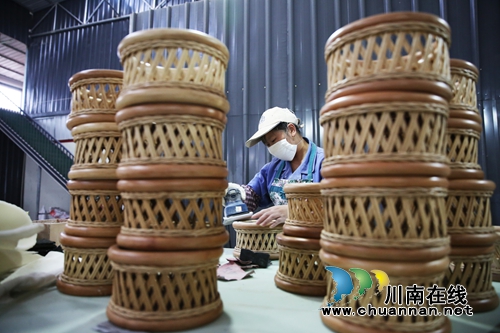 泸州:规划竹产业年综合产值200亿(图5) 泸州:规划竹产业年综合产值200亿(图5)