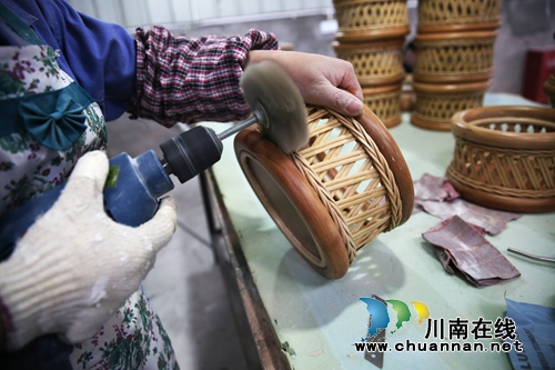 泸州:规划竹产业年综合产值200亿(图2) 泸州:规划竹产业年综合产值200亿(图2)