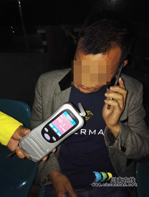 玄滩“烧烤客”醉酒驾车找旅馆&nbsp;当场被逮！(图1)