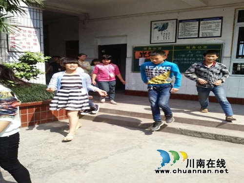 合江白米中学举行防震、防火、防恐演练(图3)