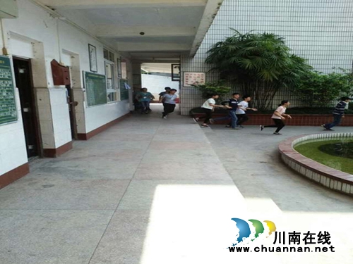 合江白米中学举行防震、防火、防恐演练(图2)