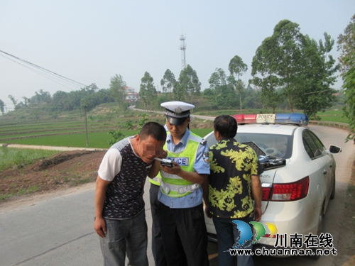 泸县潮河严查酒后驾驶违法行为(图1) 泸县潮河严查酒后驾驶违法行为(图1)